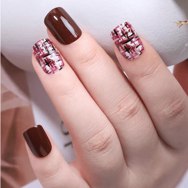 Vibeficant FlexFit Brown Press on Nails Short Squoval Gitter with Cross Design