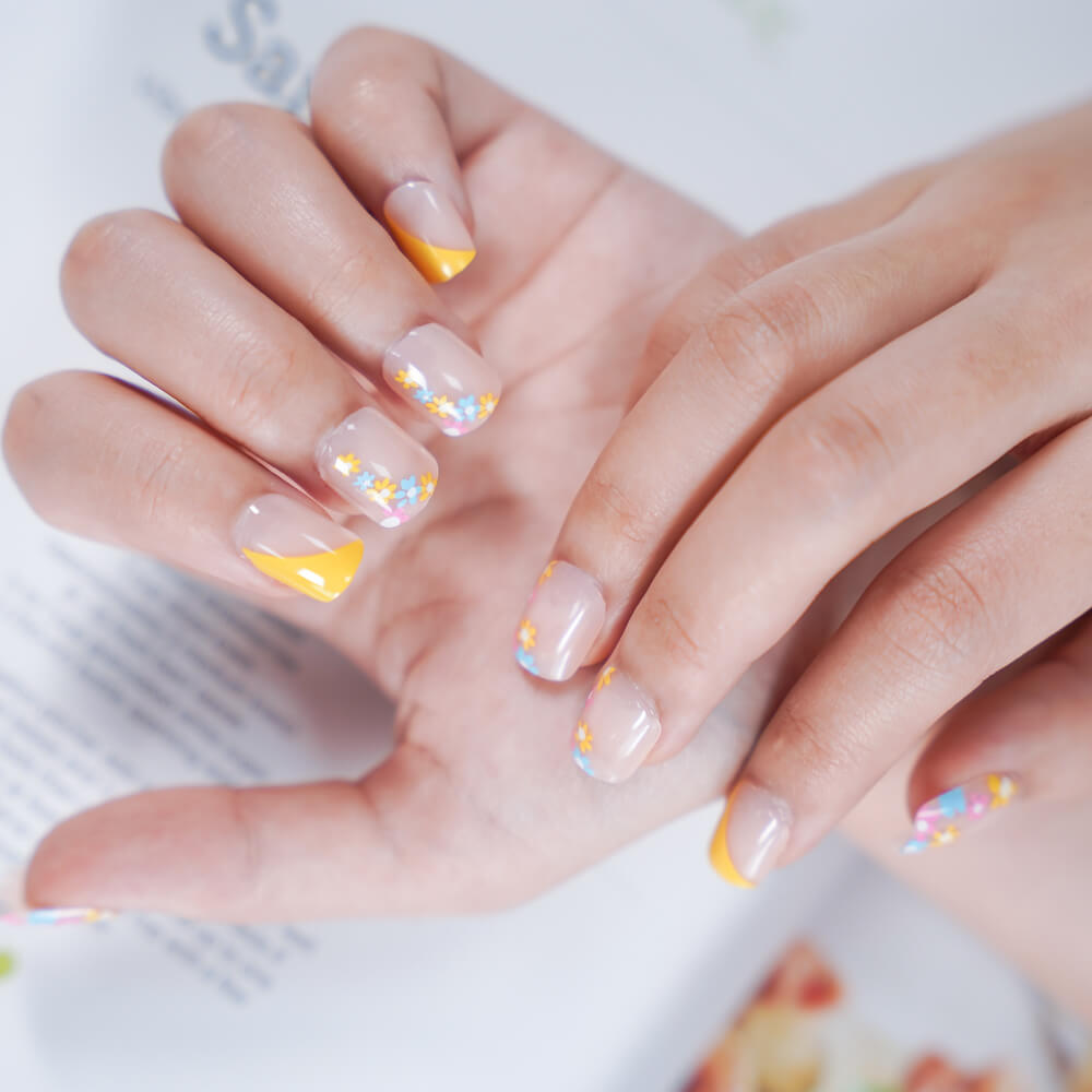 Vibeficant Glaze Yellow French Tip Press on Nails Short Squoval Cute Daisy Flower Design
